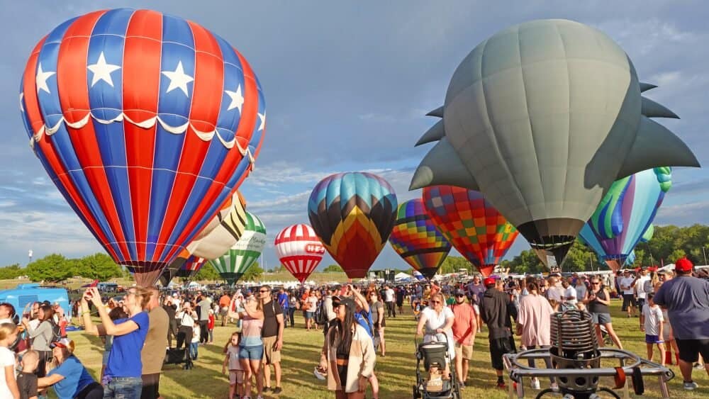 Best Couples Activities in Fort Worth - A large group of couples carrying hot air balloons in Fort Worth