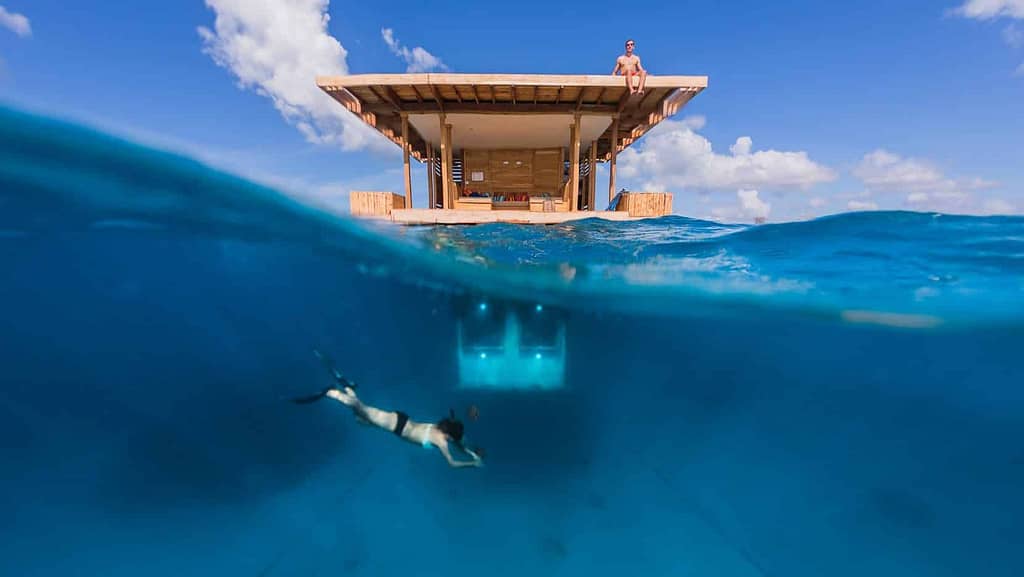 Manta underwater resort