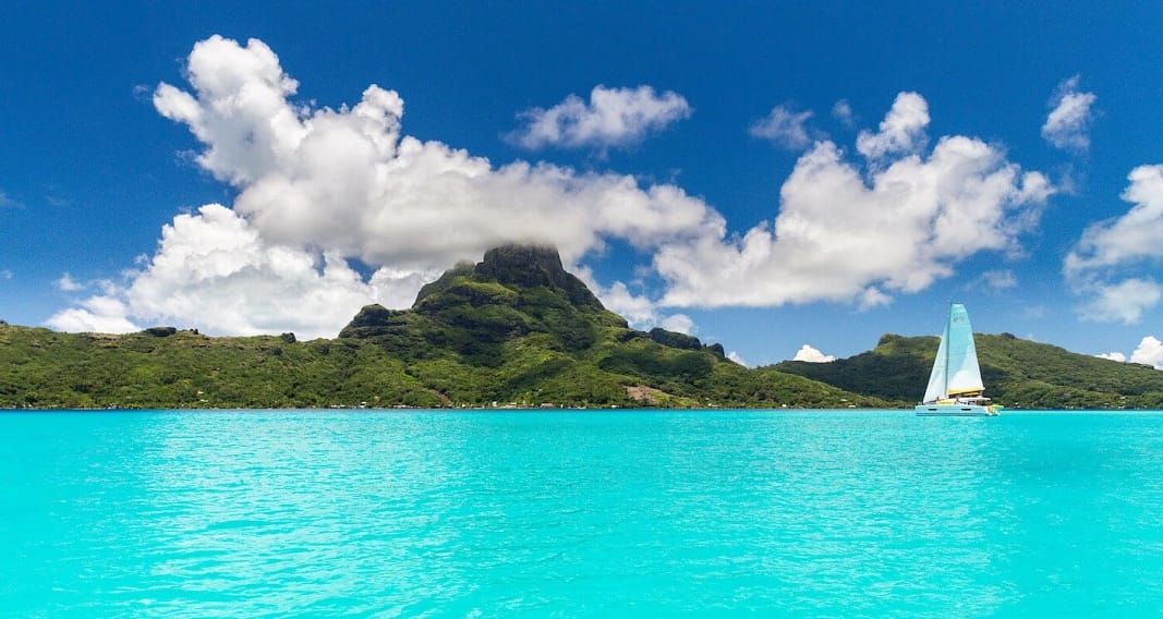 Bora Bora vs. Hawaii- Which is the Better Destination?