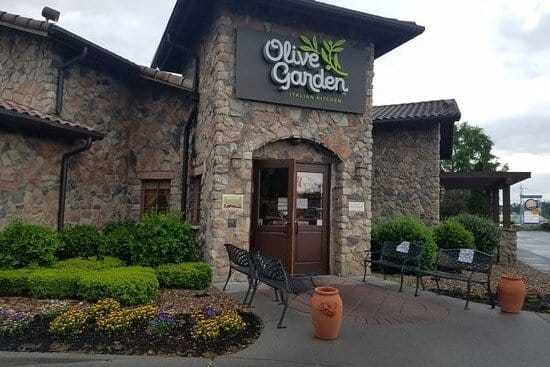 Olive garden restaurant main entrance