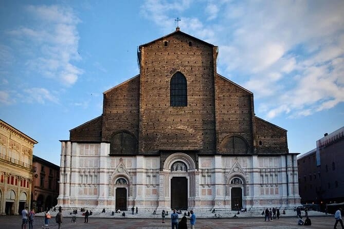 Source: Viator
 Visita la Basilica di San Petronio