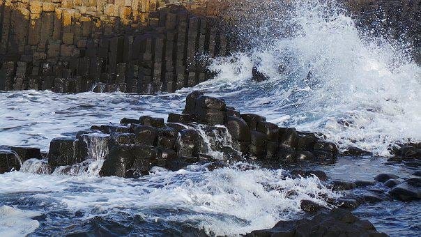 Splashing sea waters in Giant's Causeway