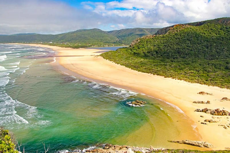 breathtaking garden route surrounded by beach in unique places to visit in South Africa